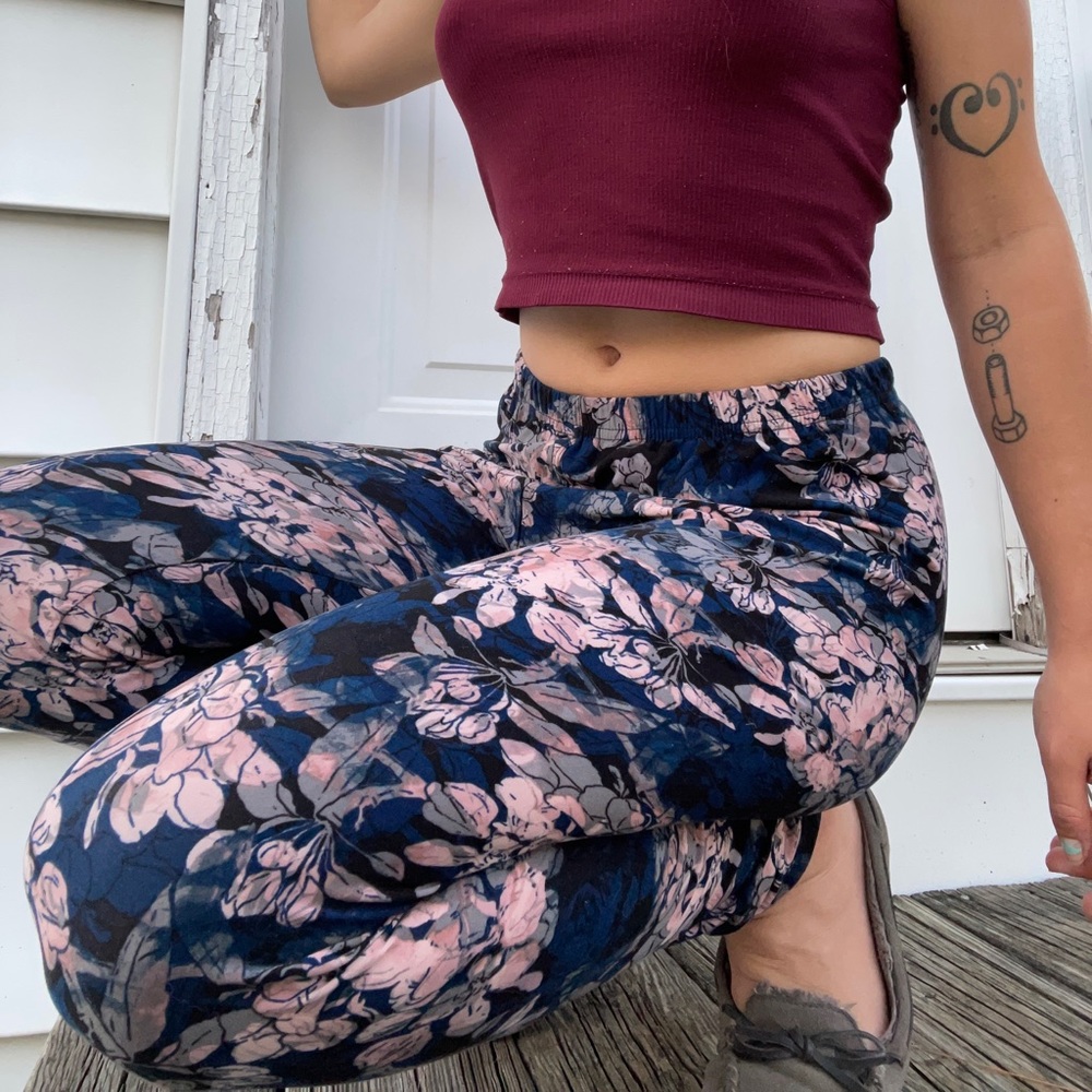 𝐸𝑥𝑡𝑟𝑎 𝑠𝑜𝑓𝑡 Floral 🌸 Leggings Watercolor